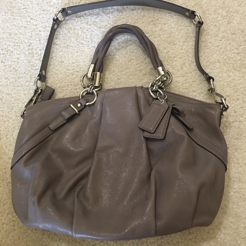 Medium sized coach bag